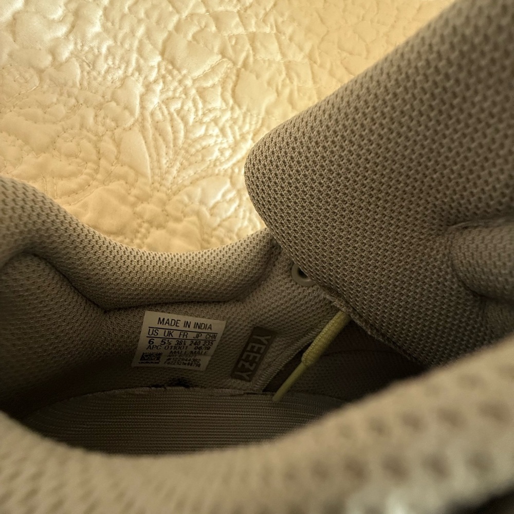 Classic Yeezy 700 Wave Runner - Picture 6 of 7